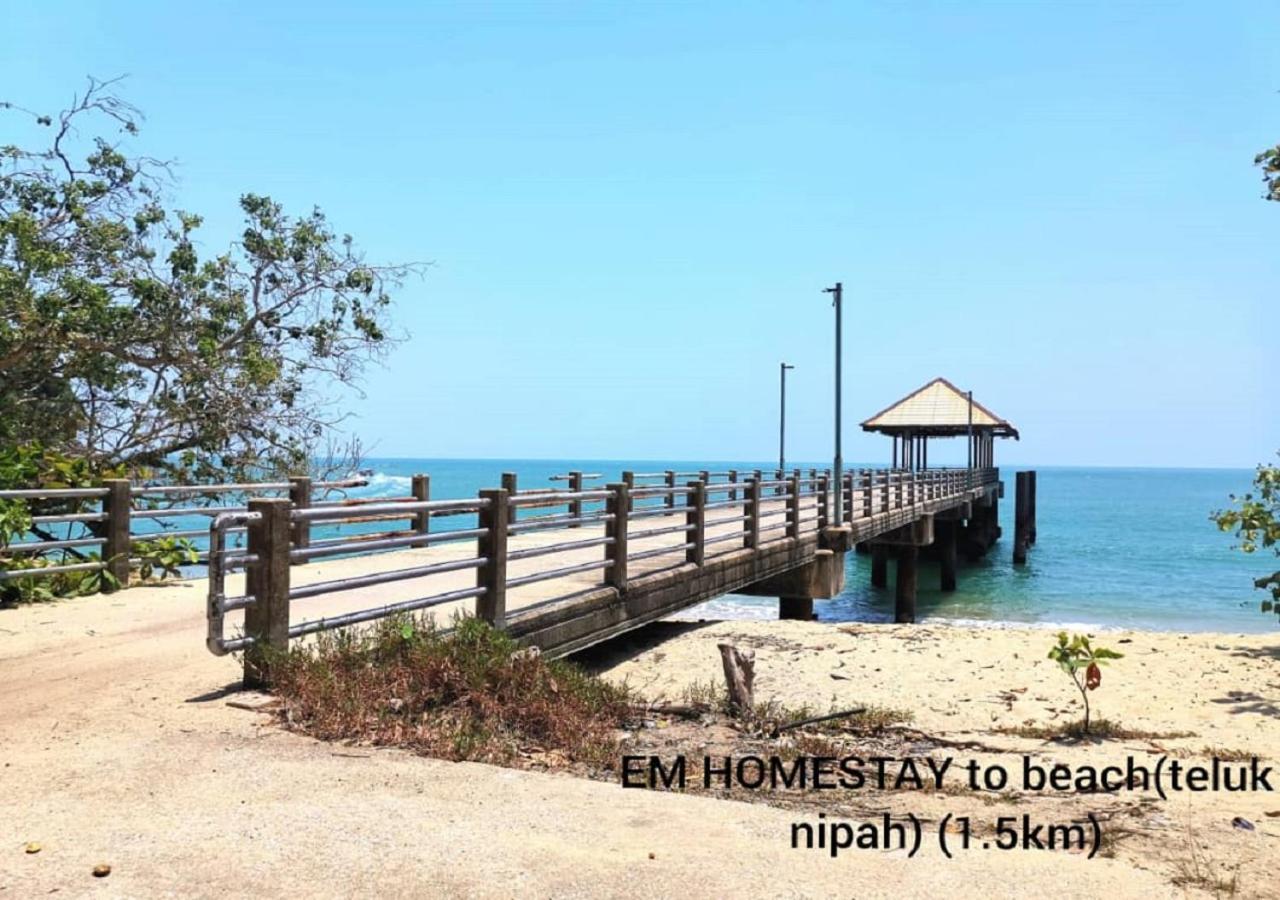 Em Homestay Pekan Pangkor Buitenkant foto