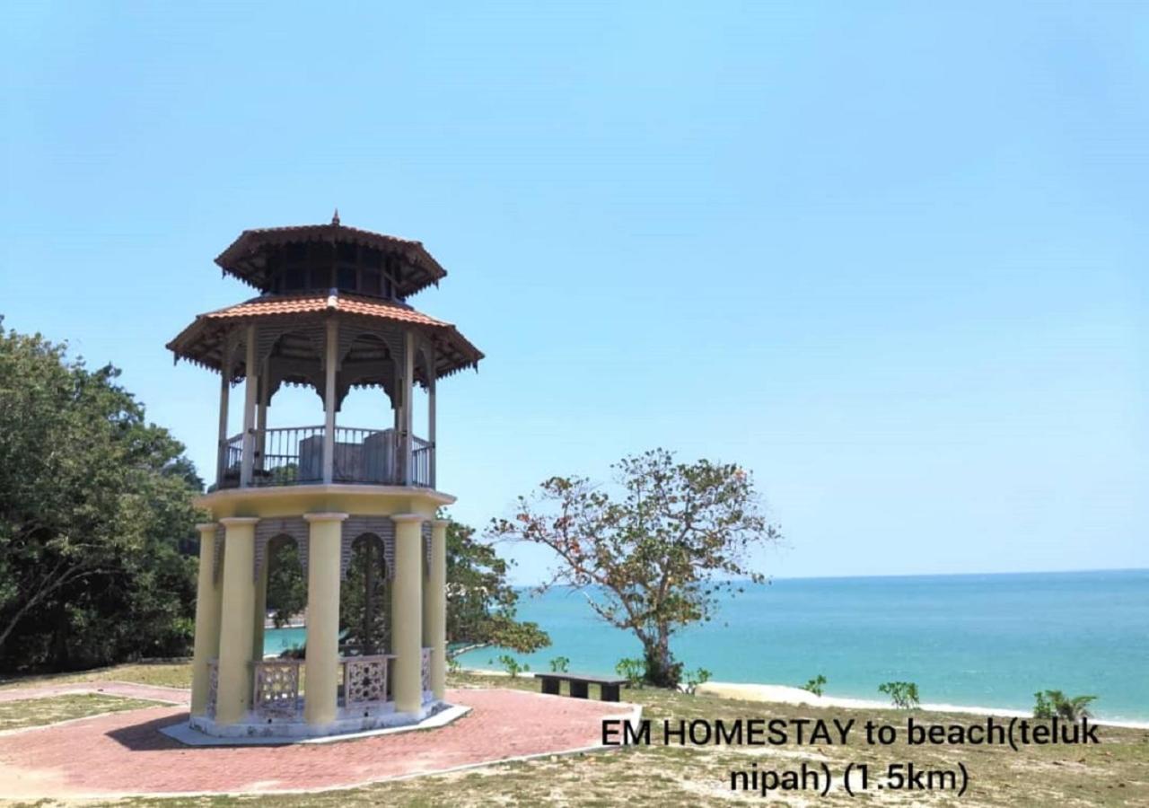 Em Homestay Pekan Pangkor Buitenkant foto
